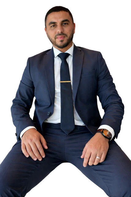 Salim Yadir, chauffeur privé et fondateur de Toulouse VTC Pro, en costume